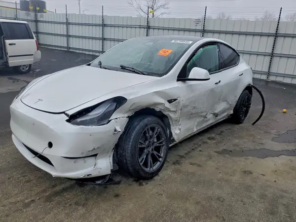 7SAYGDED9RF110760 2024 TESLA MODEL Y - Image 1