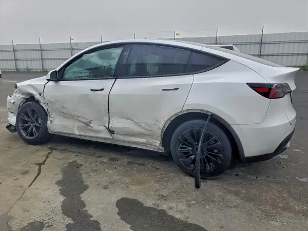 7SAYGDED9RF110760 2024 TESLA MODEL Y - Image 2