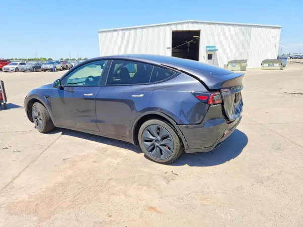 7SAYGDED9RF111519 2024 TESLA MODEL Y - Image 2