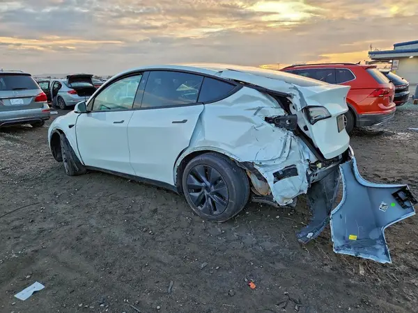 7SAYGDED9RF116591 2024 TESLA MODEL Y - Image 2