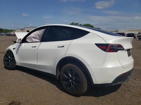 7SAYGDED9RF133701 2024 TESLA MODEL Y - Image 2
