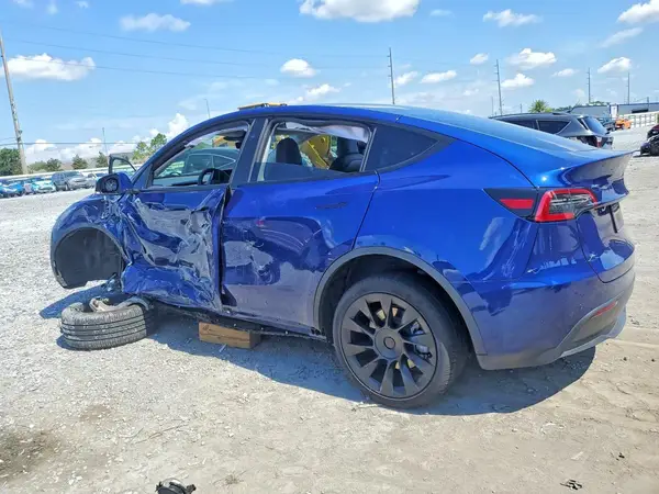 7SAYGDED9RF158114 2024 TESLA MODEL Y - Image 2