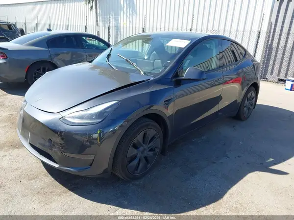7SAYGDED9RF185121 2024 TESLA MODEL Y - Image 2