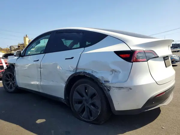 7SAYGDED9RF197687 2024 TESLA MODEL Y - Image 2