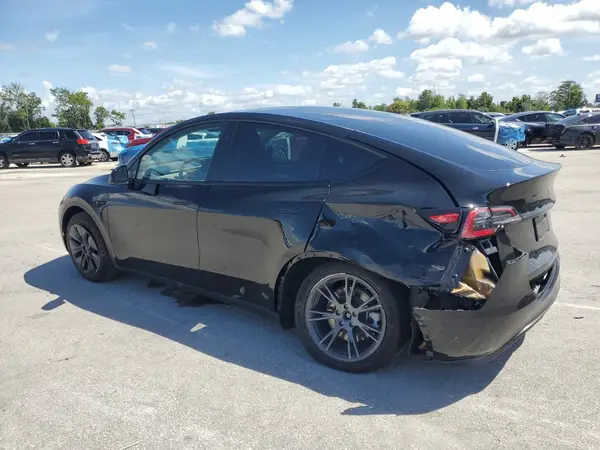 7SAYGDED9RF197995 2024 TESLA MODEL Y - Image 2