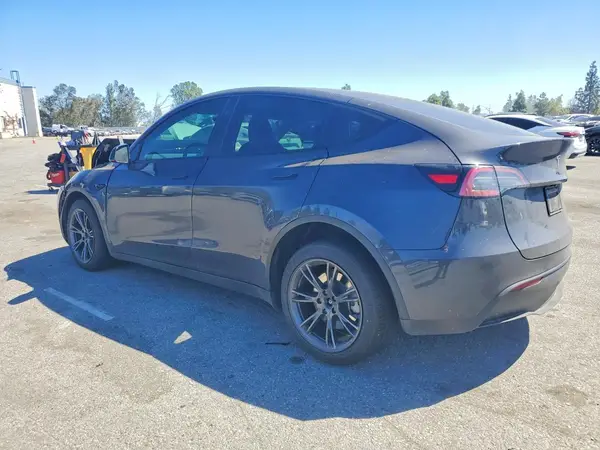 7SAYGDED9RF200085 2024 TESLA MODEL Y - Image 2