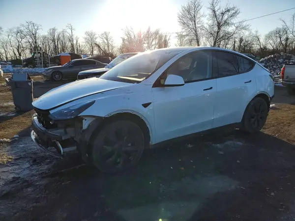 7SAYGDED9RF202810 2024 TESLA MODEL Y - Image 1