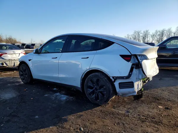 7SAYGDED9RF202810 2024 TESLA MODEL Y - Image 2