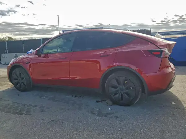 7SAYGDED9RF203990 2024 TESLA MODEL Y - Image 2
