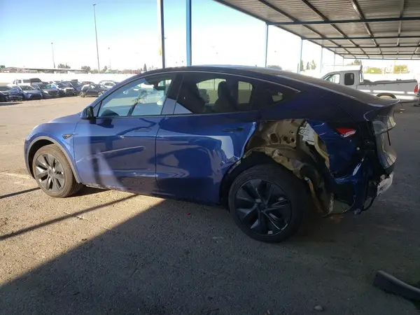 7SAYGDED9RF206257 2024 TESLA MODEL Y - Image 2