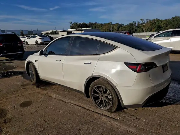 7SAYGDED9RF212298 2024 TESLA MODEL Y - Image 2