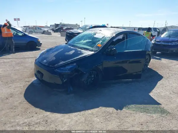 7SAYGDED9SA347736 2025 TESLA MODEL Y - Image 2