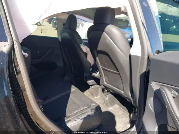 7SAYGDED9SA347736 2025 TESLA MODEL Y - Image 8
