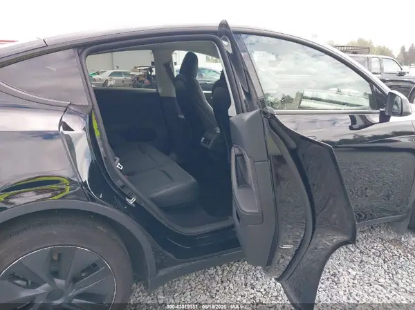 7SAYGDED9SA350099 2025 TESLA MODEL Y - Image 8