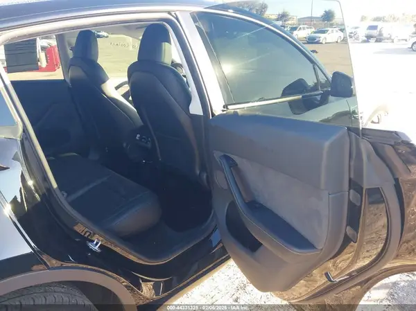 7SAYGDED9SA355819 2025 TESLA MODEL Y - Image 8