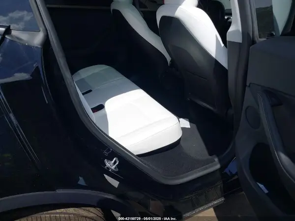 7SAYGDED9SA356355 2025 TESLA MODEL Y - Image 8