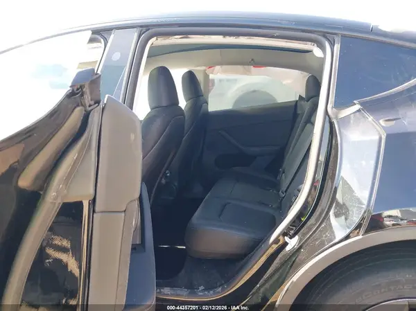 7SAYGDED9SA357134 2025 TESLA MODEL Y - Image 8