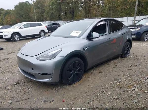 7SAYGDED9SA358462 2025 TESLA MODEL Y - Image 2