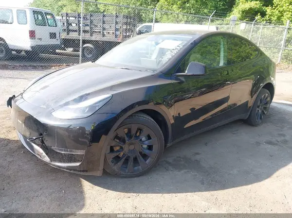 7SAYGDED9SA360230 2025 TESLA MODEL Y - Image 2