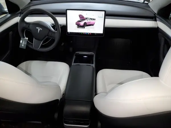 7SAYGDED9SA364116 2025 TESLA MODEL Y - Image 8