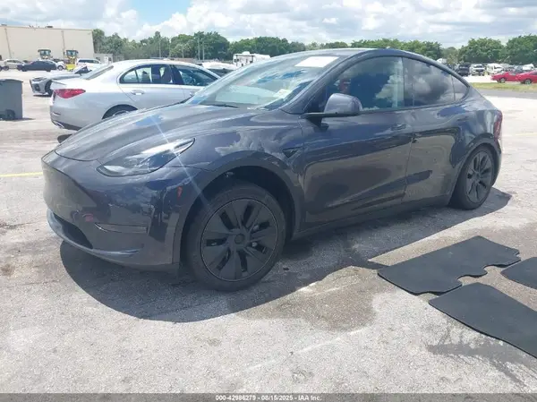 7SAYGDED9SA365105 2025 TESLA MODEL Y - Image 2