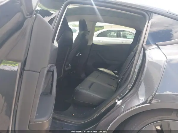 7SAYGDED9SA365105 2025 TESLA MODEL Y - Image 8