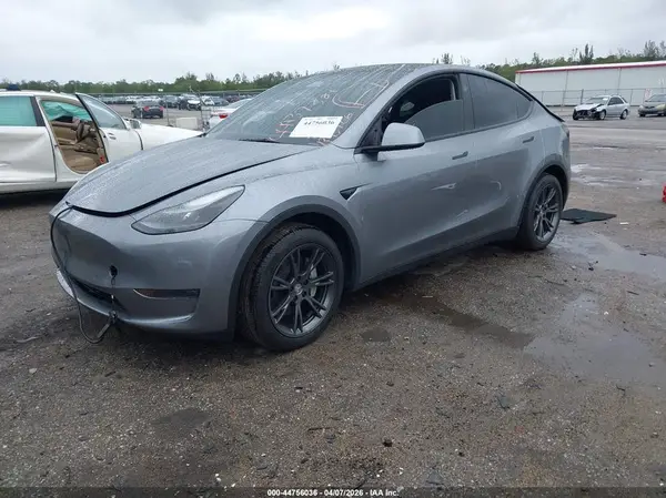 7SAYGDED9SA365802 2025 TESLA MODEL Y - Image 2