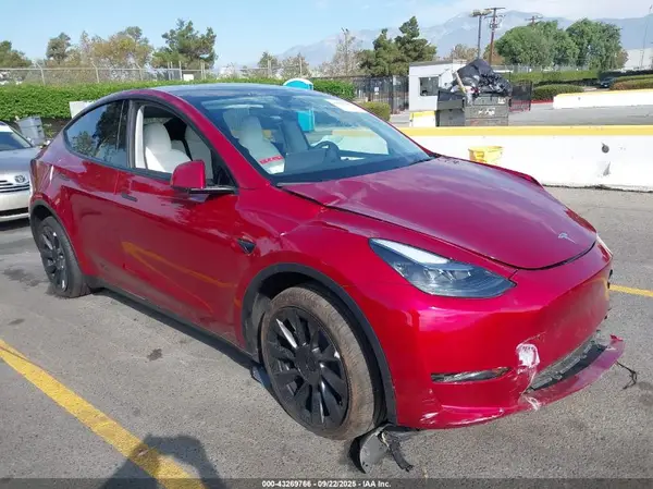 7SAYGDED9SA366867 2025 TESLA MODEL Y - Image 1