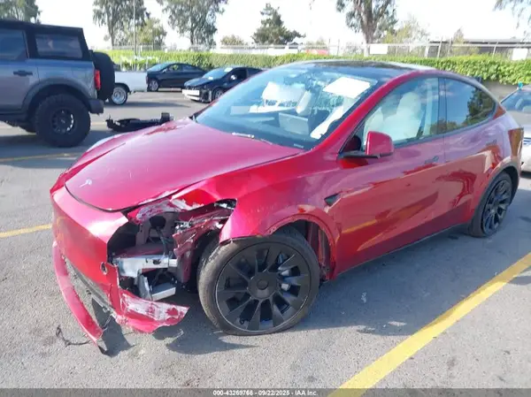 7SAYGDED9SA366867 2025 TESLA MODEL Y - Image 2