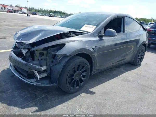7SAYGDED9SA377092 2025 TESLA MODEL Y - Image 2