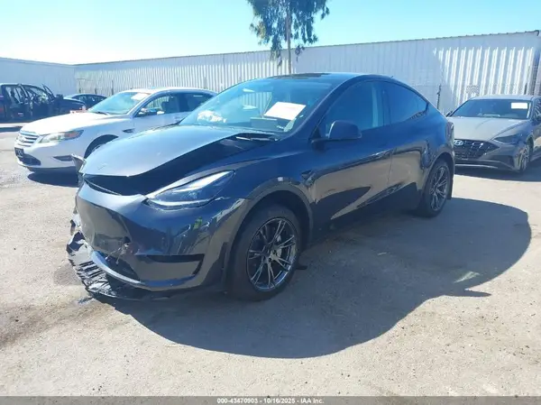 7SAYGDED9SF215904 2025 TESLA MODEL Y - Image 2