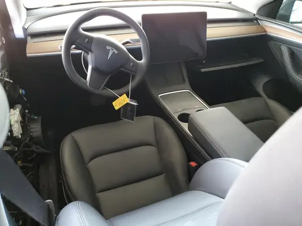 7SAYGDED9SF229124 2025 TESLA MODEL Y - Image 8