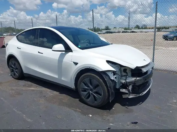 7SAYGDED9SF235330 2025 TESLA MODEL Y - Image 1