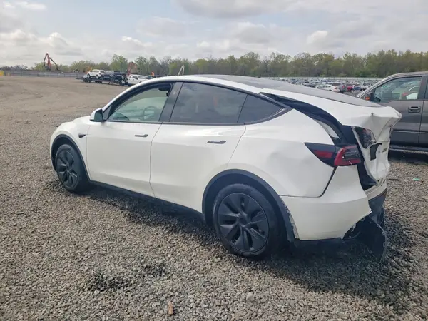 7SAYGDED9SF241855 2025 TESLA MODEL Y - Image 2