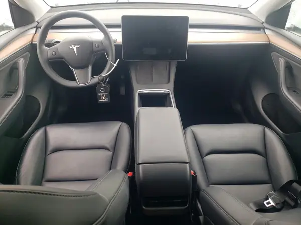 7SAYGDED9SF241855 2025 TESLA MODEL Y - Image 8