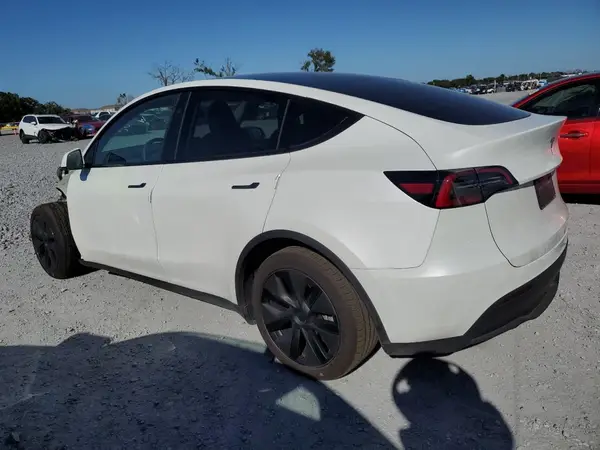 7SAYGDED9SF254654 2025 TESLA MODEL Y - Image 2