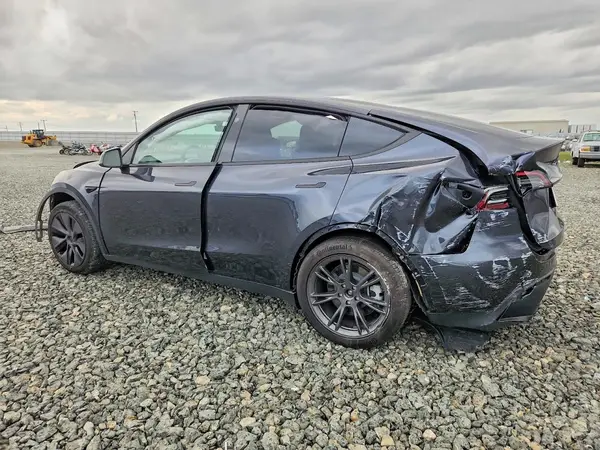 7SAYGDED9SF272524 2025 TESLA MODEL Y - Image 2