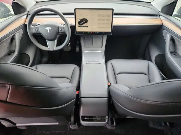 7SAYGDED9SF272524 2025 TESLA MODEL Y - Image 8