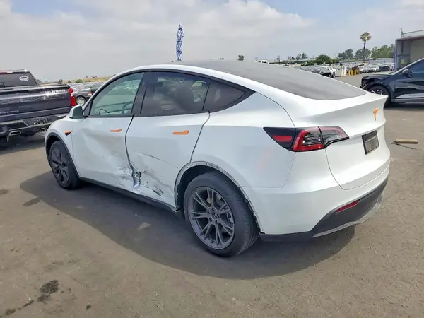 7SAYGDED9SF282468 2025 TESLA MODEL Y - Image 2