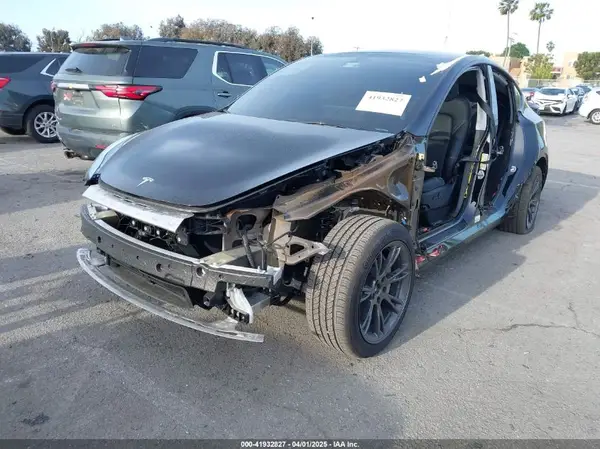 7SAYGDED9SF304730 2025 TESLA MODEL Y - Image 2