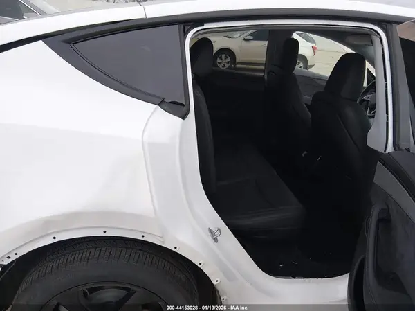 7SAYGDED9TA424879 2026 TESLA MODEL Y - Image 8