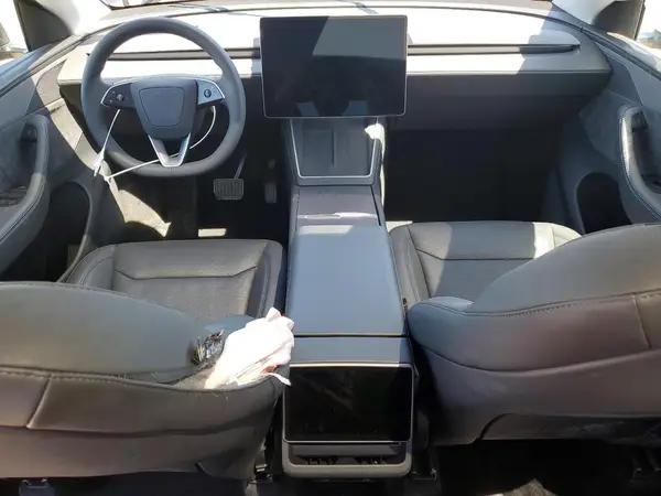 7SAYGDED9TA436885 2026 TESLA MODEL Y - Image 8