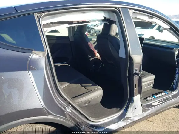 7SAYGDED9TA490011 2026 TESLA MODEL Y - Image 8