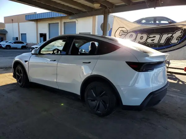 7SAYGDED9TF369076 2026 TESLA MODEL Y - Image 2
