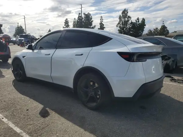 7SAYGDED9TF374455 2026 TESLA MODEL Y - Image 2