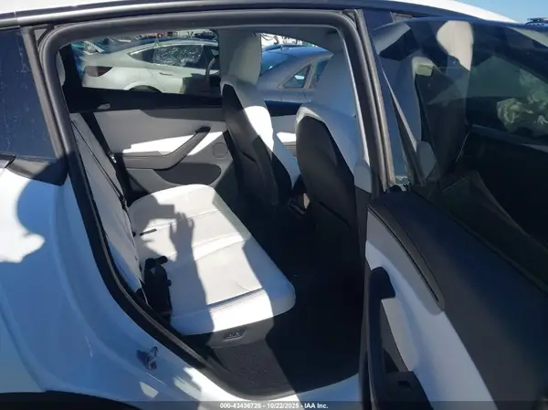 7SAYGDED9TF375766 2026 TESLA MODEL Y - Image 8
