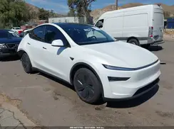 7SAYGDED9TF395256 2026 TESLA MODEL Y