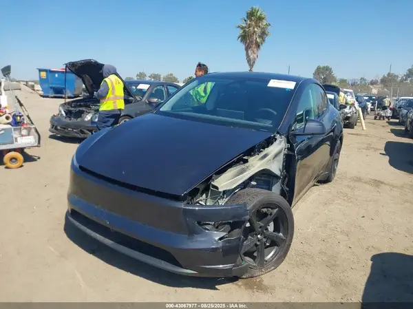 7SAYGDED9TF404831 2026 TESLA MODEL Y - Image 2