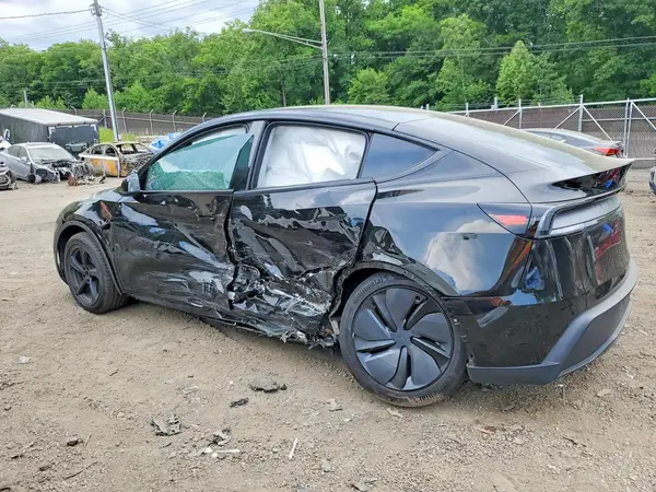 7SAYGDED9TF426361 2026 TESLA MODEL Y - Image 2