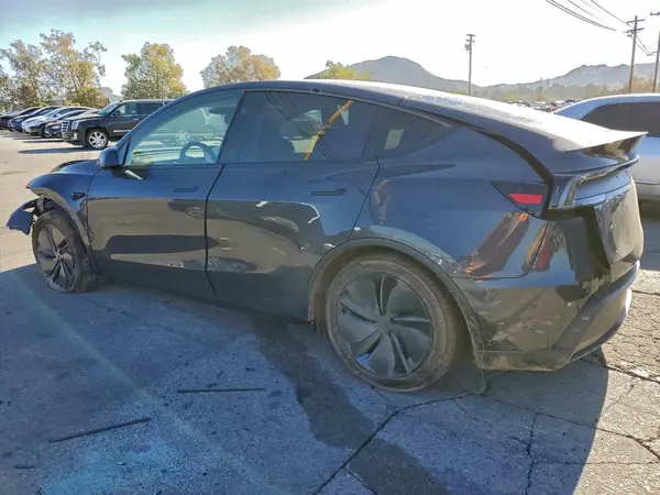 7SAYGDED9TF522328 2026 TESLA MODEL Y - Image 2